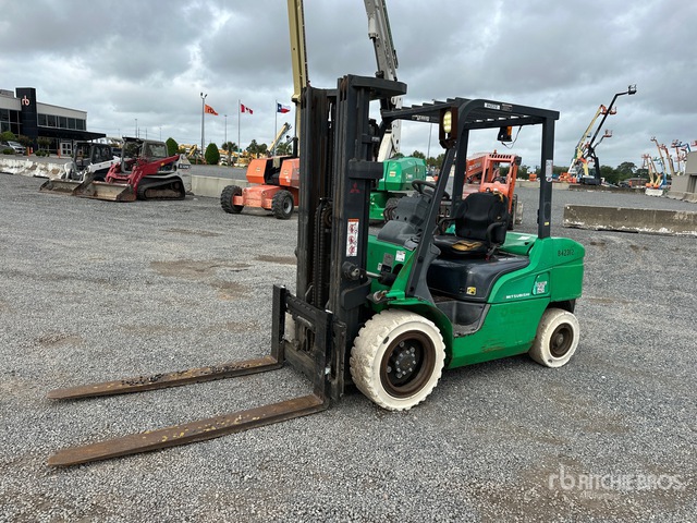 2016 Mitsubishi FD30N-D 5500 lb Pneumatic Tire Forklift