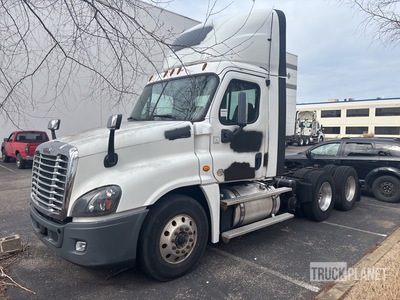 2018 Freightliner Cascadia 6x4 T/A Day Cab Truck Tractor