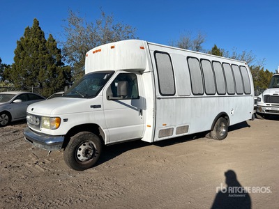 2002 Ford E-450 Super Duty 4x2 19-Seat Bus (Inoperable)