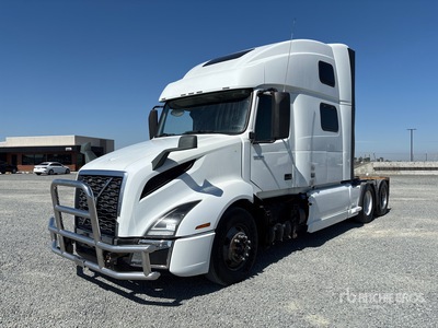 2019 Volvo VNL860 6x4 T/A Sleeper Truck Tractor