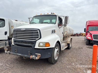 2003 Sterling A9500 2000 gal 4x2 Camion à eau (Inoperable)