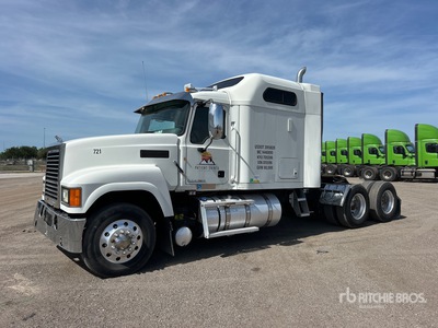 2014 Mack CHU613 6x4 Cabeza Tractora Cabina Dormitorio