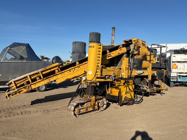 2000 Gomaco Commander III Slip Form Paver 2000 Gomaco Commander III Slip Form Paver