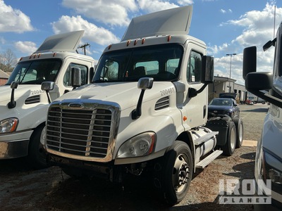 2016 Freightliner Cascadia 113 6x4 T/A Day Cab Truck Tractor