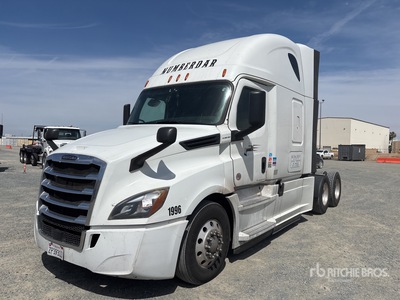 2020 Freightliner Cascadia 126 6x4 T/A Sleeper Truck Tractor