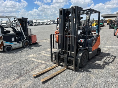 Doosan G25E-5 4400 lb Pneumatic Tire Forklift