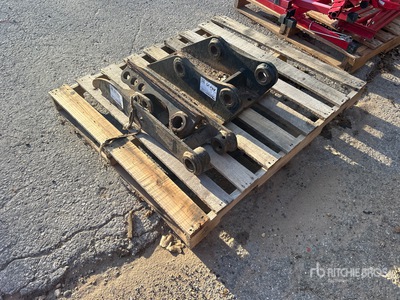 Quantity of (2) USA Attachments Excavator Attachments Accessoire divers pour pelle