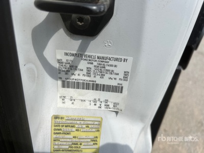 2016 Ford F-450 XL 4x2 Flatbed Truck