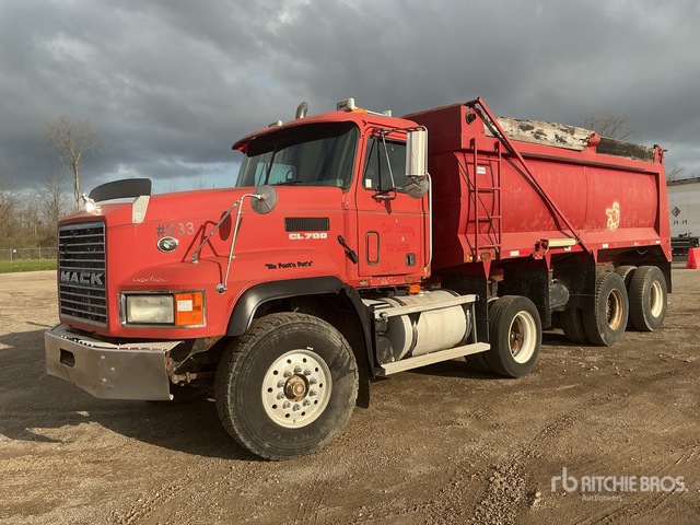 2002 Mack CL713 8x4 Tri/A Dump Truck