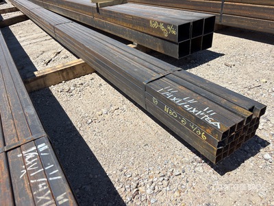 Quantity of (24) 1 1/4 in x 1 1/4 in 14GA Square Tubing Varios metales