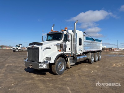 2006 Kenworth T800B 8x6 Sleeper Tri/A Dump Truck