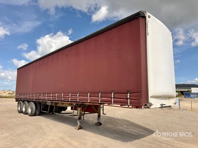 1999 Freighter 13.7 m Tri/A Curtain Side Trailer