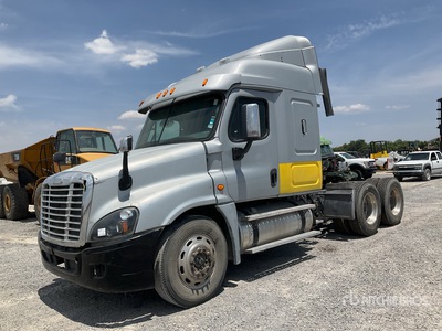2015 Freightliner Cascadia 6x4 Tractocamion con Dormitorio (INOPERABLE) / T/A Sleeper Truck Tractor (Inoperable)