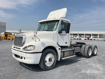 2007 Freightliner Columbia 6x4 Tractocamion con Dormitorio / T/A Day Cab Truck Tractor