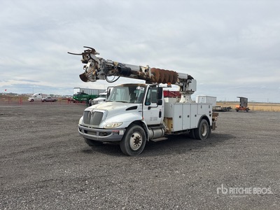 2014 Altec DM47B-BR on 2014 International DuraStar 4300 4x2 Digger Derrick Truck