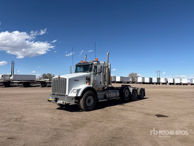 2007 Kenworth T800 8x4 Heavy Haul Tri/A Day Cab Truck Tractor