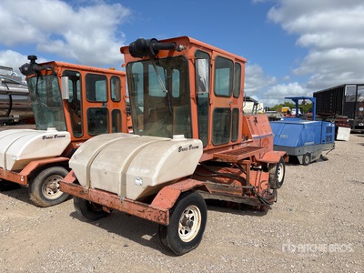 2004 Broce RJ350 Self-Propelled Broom