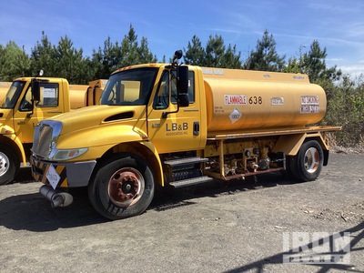 2006 International 4200 2000 gal 4x2 Tanker Truck