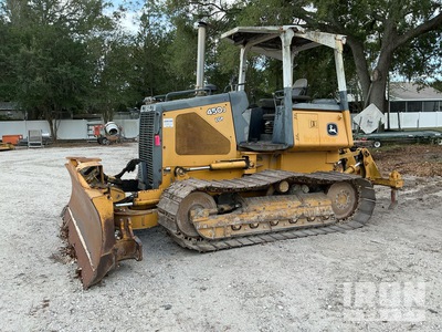2005 John Deere 450J جرافة مجنزرة