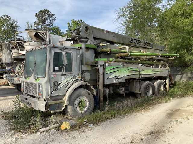 1993 Schwing 32/28 XL on 1993 Mack MR688S 6x4 Concrete Pump Truck (Inoperable)