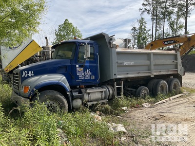 2006 Mack CV713 8x4 Camion à benne basculante Tri/E (Inoperable)