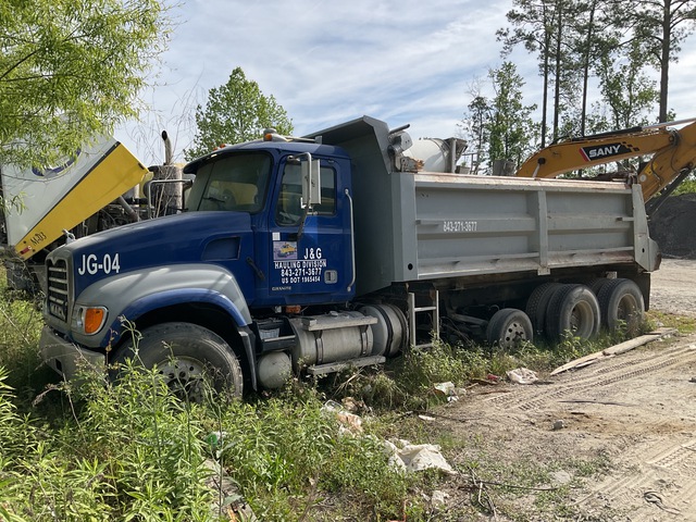 2006 Mack CV713 8x4 Tri/A Dump Truck (Inoperable)