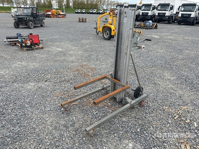 2011 Bocker LMC280 Material Lift