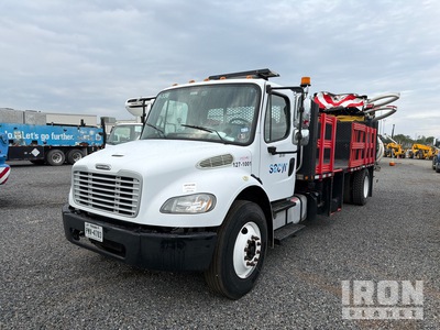 2013 Freightliner M2 106 4x2 Camión atenuador