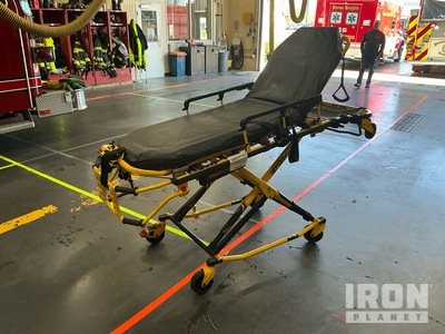 2007 Stryker 6083 MX Pro Bariatric Ambulance Gurney مستلزمات طبية