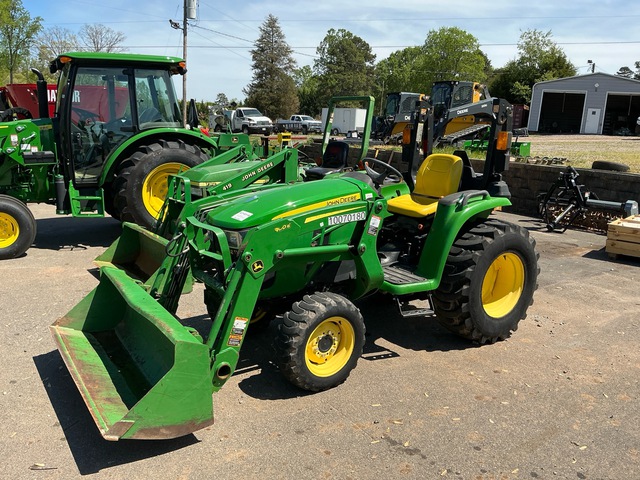 2018 John Deere 3032E 4WD Utility Tractor