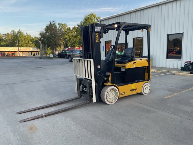 2016 Yale ERC080HH 7400 lb 4x2 Rough Terrain Forklift