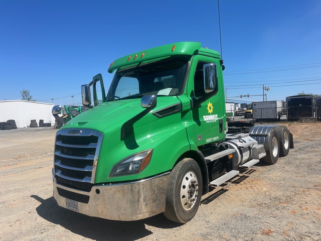 2020 Freightliner Cascadia 116 6x4 T/A Day Cab Truck Tractor
