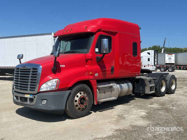 2019 Freightliner Cascadia 125 6x4 T/A Sleeper Truck Tractor