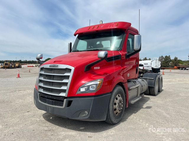 2019 Freightliner Cascadia 126 6x4 T/A Day Cab Truck Tractor