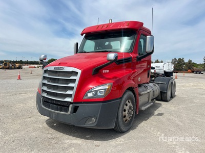 2019 Freightliner Cascadia 126 6x4 T/A Dagcabine Trekker