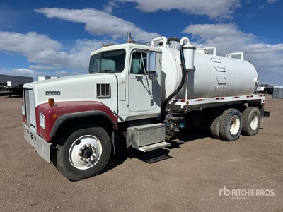 1998 International 5000 6x4 Vacuum Tanker Truck