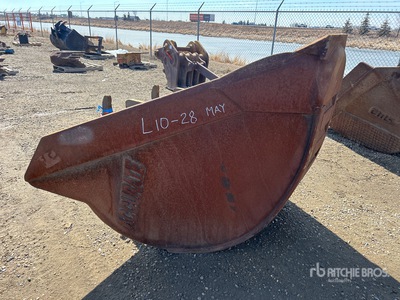 Accurate 86 in Q/C V-Ditching Excavator Bucket - Fits Hitachi ZX330/380