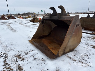 WBM 80 in Q/C Cleanup Excavator Bucket - Fits John Deere 330C LC