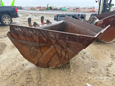 66 in Q/C V-Ditching Excavator Bucket - Fits Hitachi ZX245USLC-5N