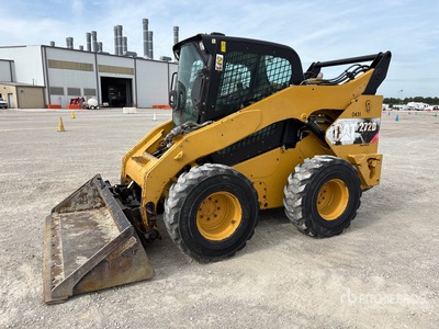 2012 Cat 272D Two-Speed شاحنة جرافة