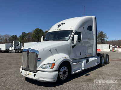 2013 Kenworth T700 6x4 T/A Sleeper Truck Tractor