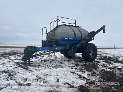 New Holland SC380 Tow-Between عربة هوائية