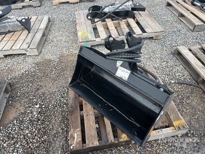 2026 GIYI GY-D3T 32 in Hydraulic Tilting Excavator Bucket - Fits CAT (Unused)