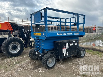 2018 Genie GS3369RT 4x4 Diesel シザーリフト (Inoperable)