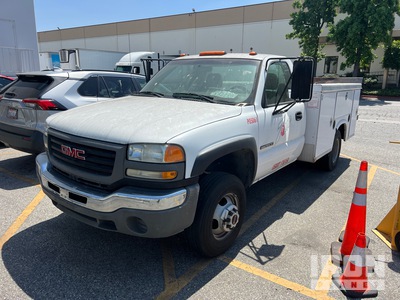 2005 GMC K28 4x2 Service Truck (Inoperable)