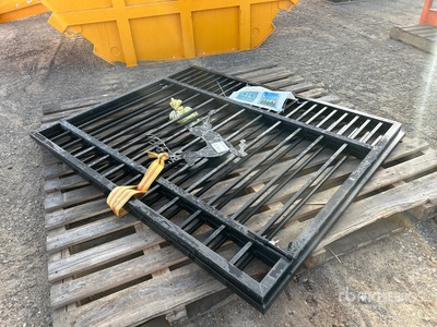 2025 11 ft 8 in x 4 ft 9 in Wrought Iron Bi-Parting ドライブウェイ ゲート (Unused)