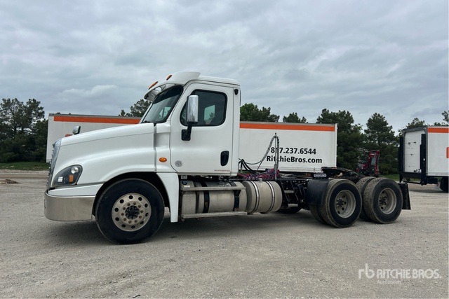 2019 Freightliner Cascadia 125 6x4 T/A Day Cab Truck Tractor