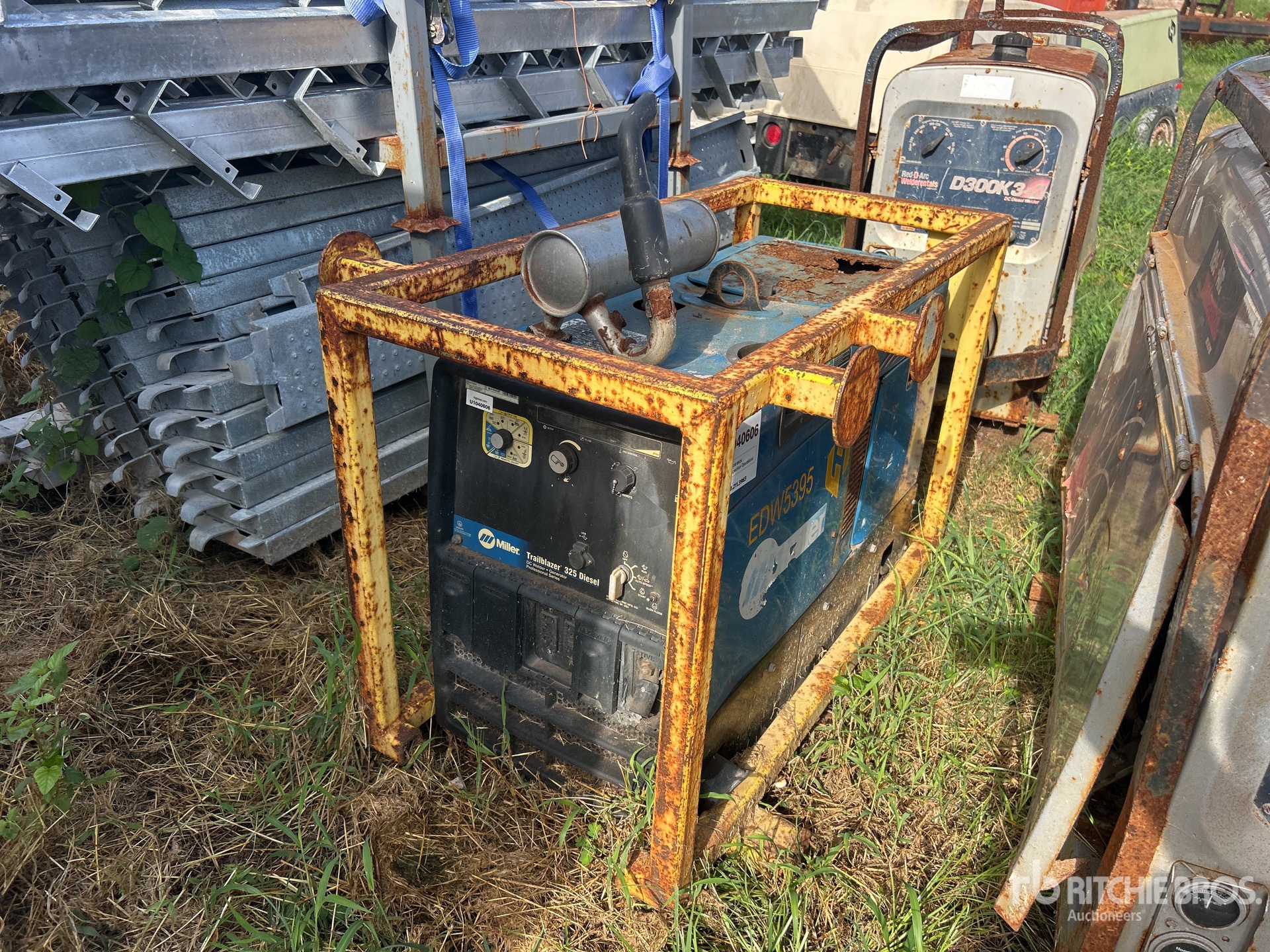 Miller Trailblazer 325 325 A Skid-Mounted Multi-Process Engine Driven Welder