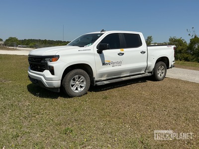 2022 Chevrolet 1500 Custom 4x4 Crew Cab Pick-up
