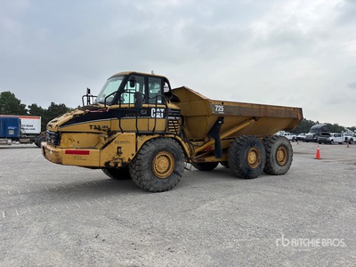 2005 Cat 725 Articulated Dump Truck